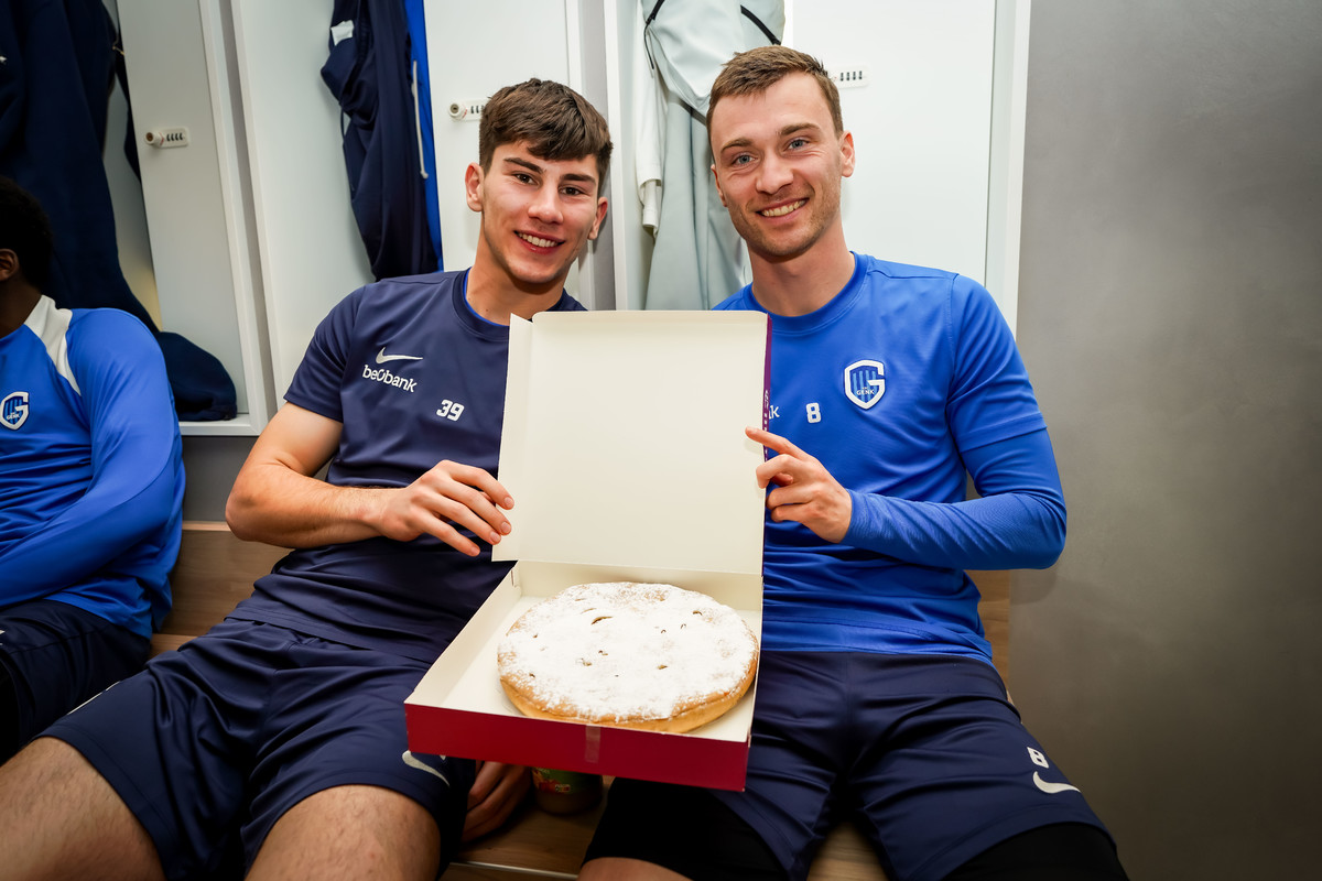 Appeltaart en appelmoes: KRC Genk viert derbyzege op traditionele wijze