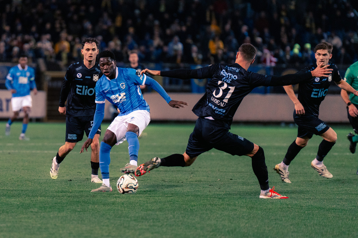 Jong Genk strijdend ten onder tegen leider SK Beveren