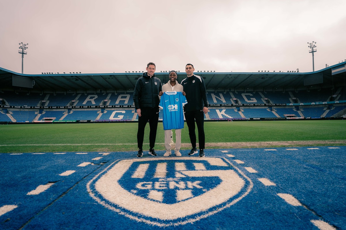 Rechtsback Junior Njoku (15) tekent eerste contract bij KRC Genk