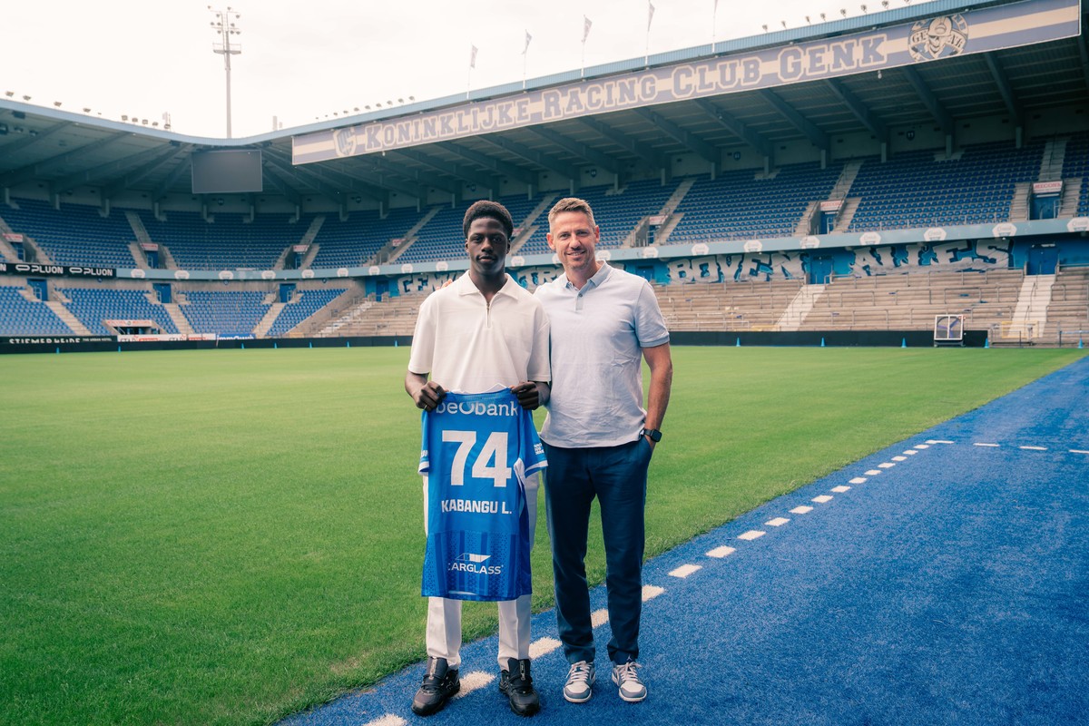 Marc Olivier Kabangu tekent eerste profcontract bij KRC Genk
