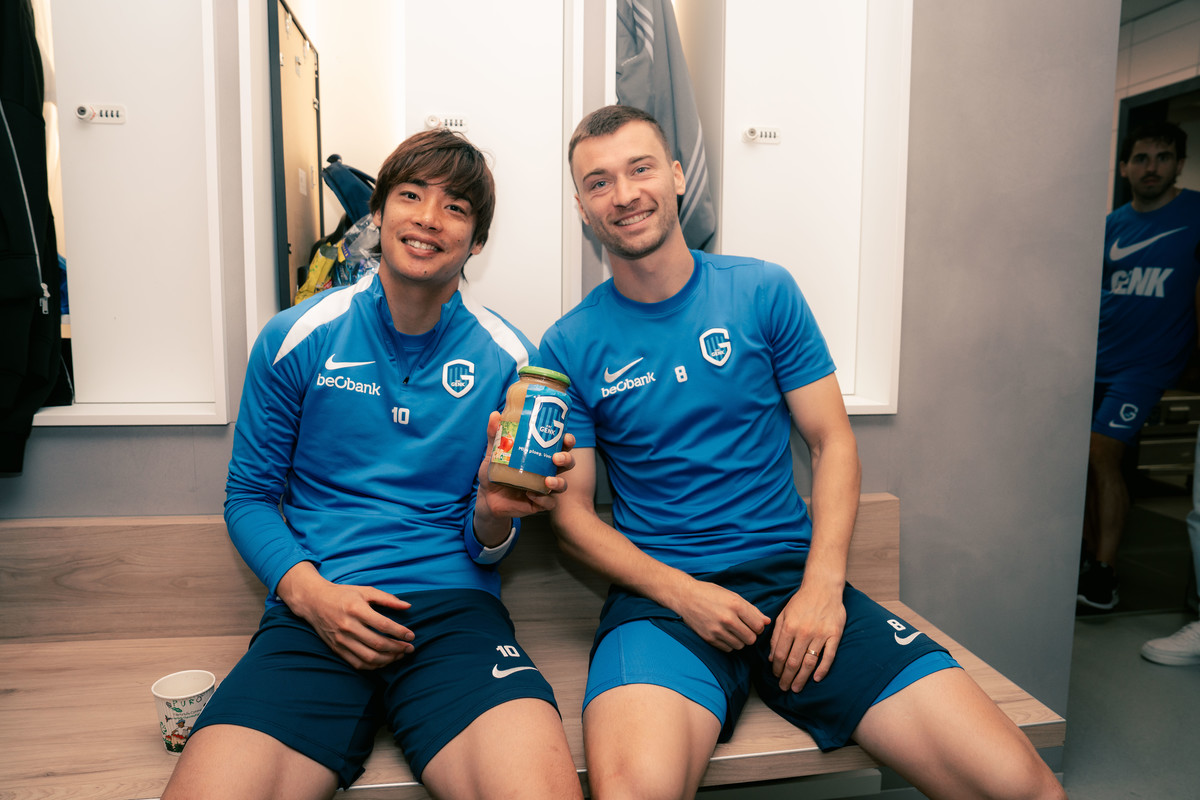 Appeltaart en appelmoes: KRC Genk viert derbyzege op traditionele wijze