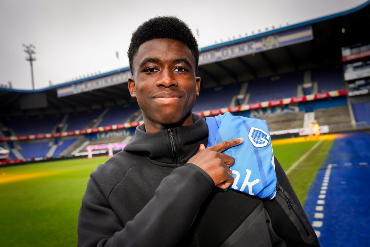 Polyvalente Lorenzo Youndje (19) tot einde van het seizoen bij Jong Genk