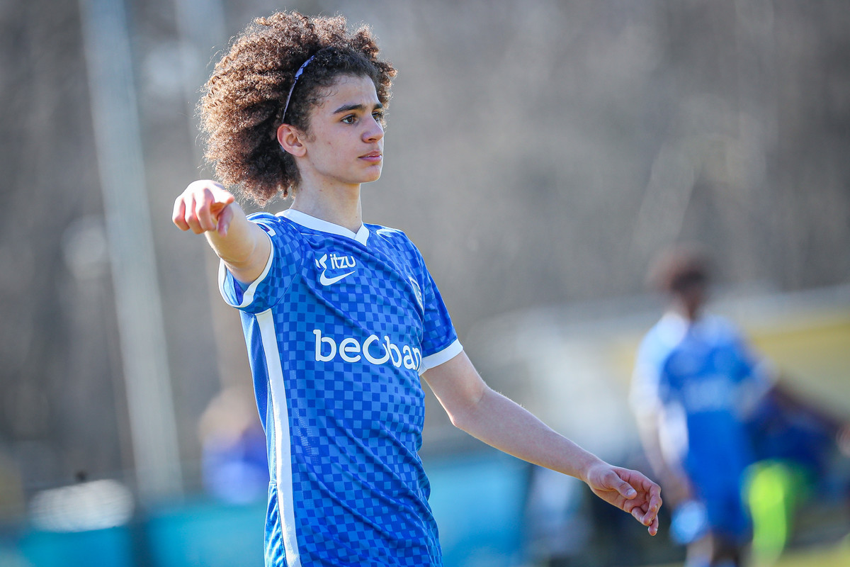 Eerste contract voor Ilyas Bouazzaoui (15)