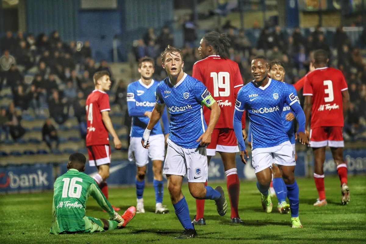 18 op 18 voor beloften na bolwassing voor Standard