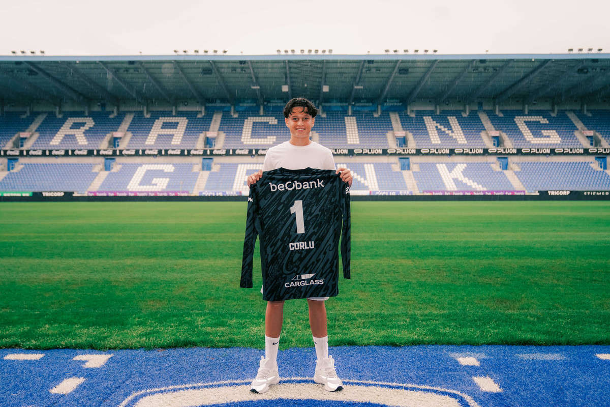 Doelman Ronas Corlu (15) tekent eerste profcontract bij KRC Genk