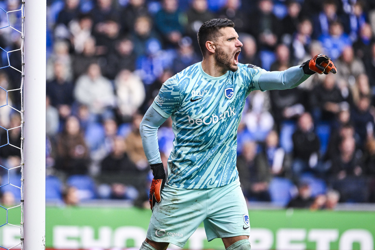 Hendrik Van Crombrugge extends contract at KRC Genk until 2027