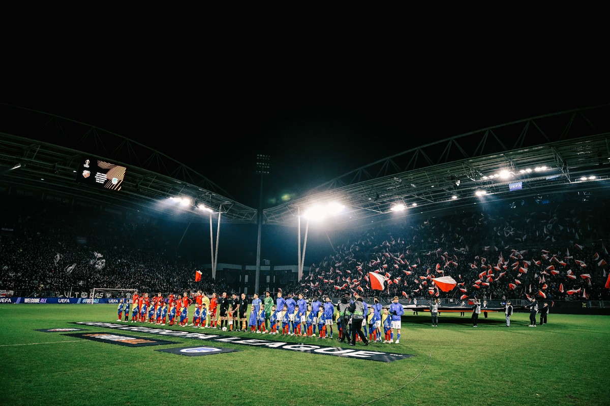 RAW Tapes: Waar wij ook gaan – FC Utrecht