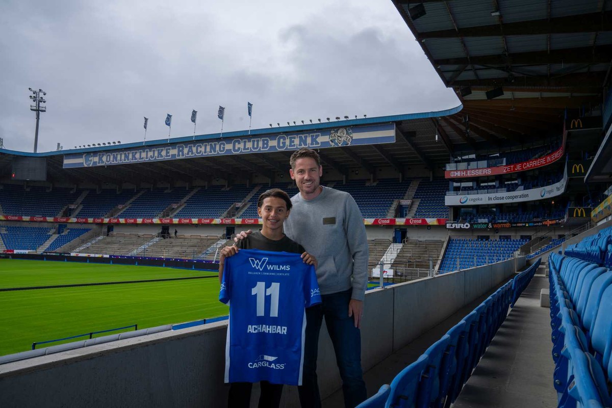 Kiyan Achahbar tekent eerste profcontract bij KRC Genk