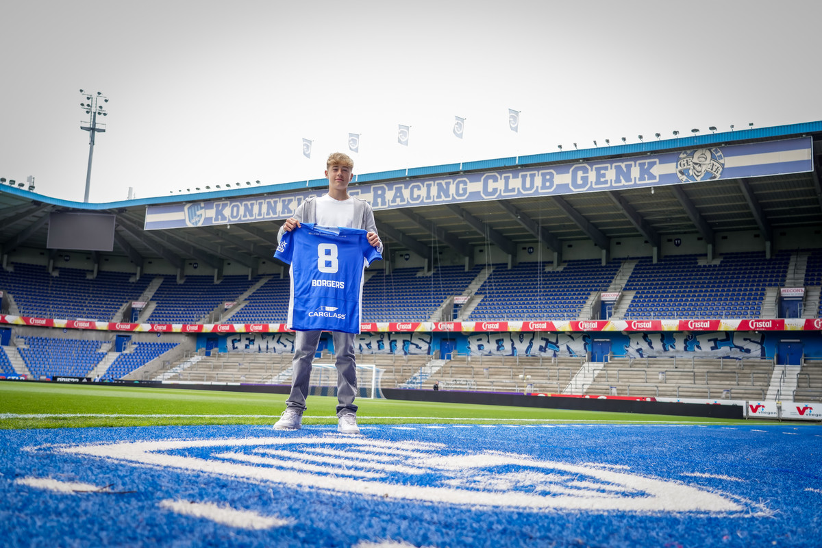 Lander Borgers tekent eerste profcontract bij KRC Genk