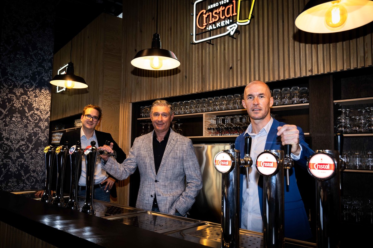 Eén club, één bier, één Limburg: Cristal Alken en KRC Genk verlengen samenwerking