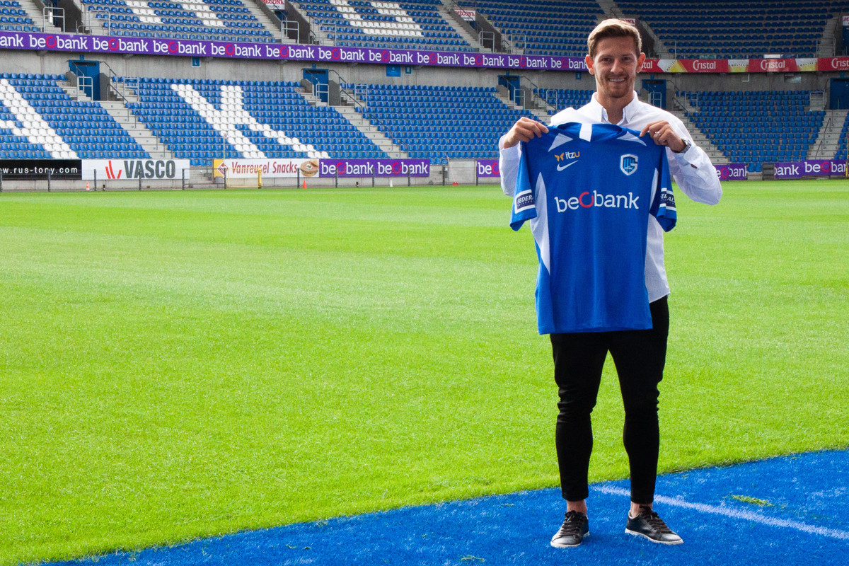Patrik Hrošovský tekent in Genk