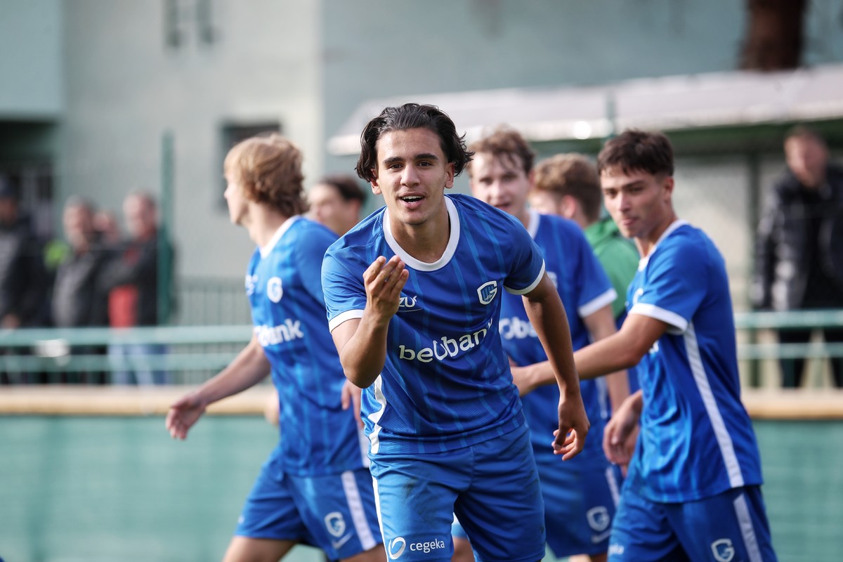 U19 stoot door in de Youth League