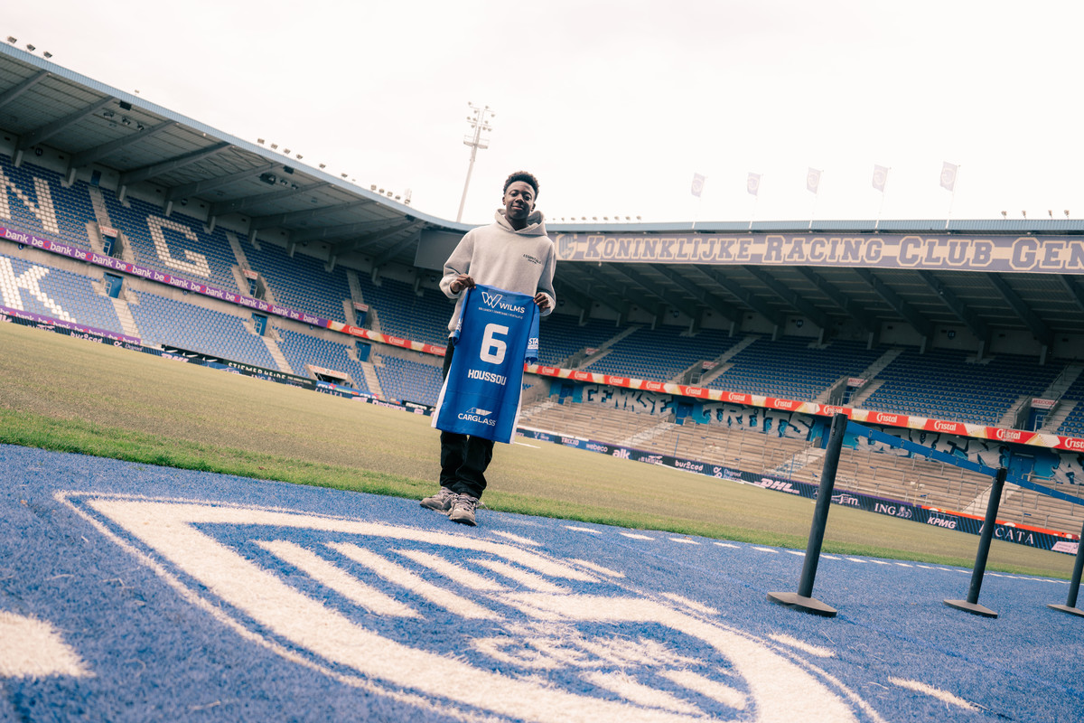 Eerste profcontract voor middenvelder Josue Houssou