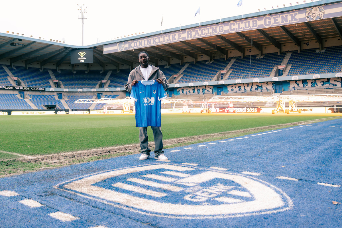 Verdediger Rooney Ngozeka Mbo (15) tekent eerste contract bij KRC Genk