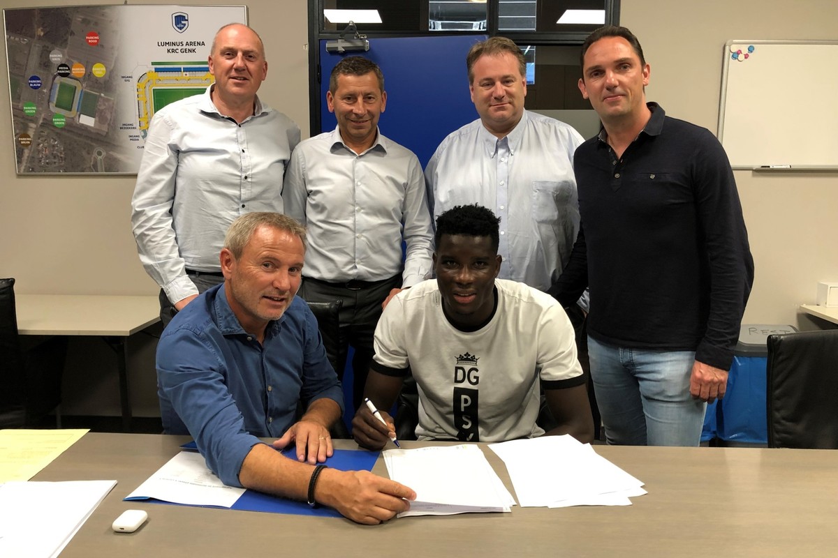 Spits Onuachu tekent in Genk!