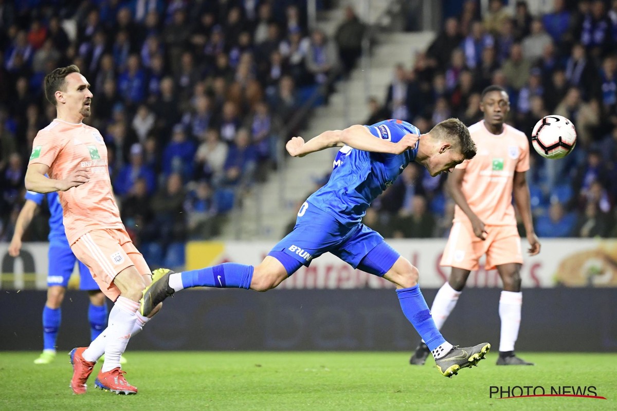 Genk maakt meteen een statement : 3 - 0 tegen Anderlecht.