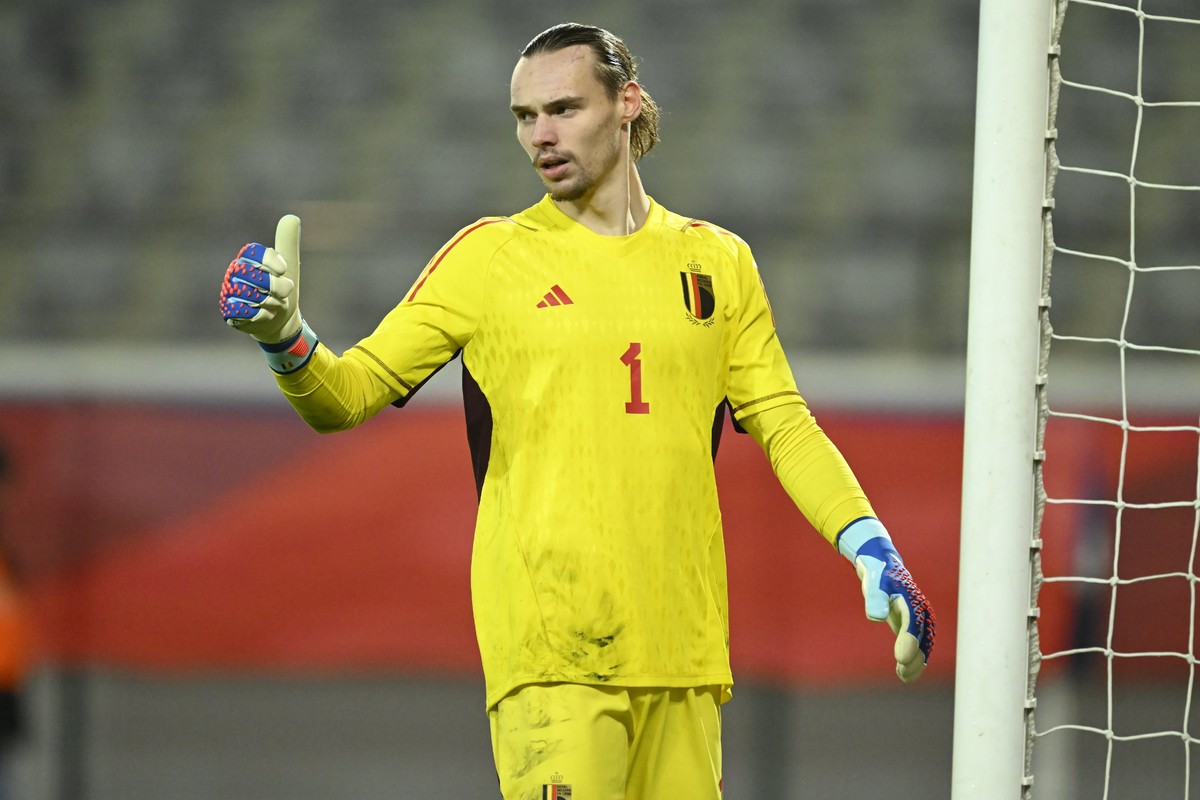Internationals keren Genkwaarts