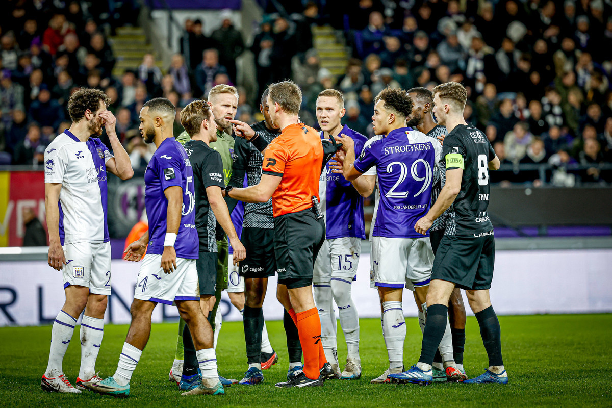 KRC Genk trekt simultaan naar Disciplinaire Raad voor het profvoetbal en het BAS