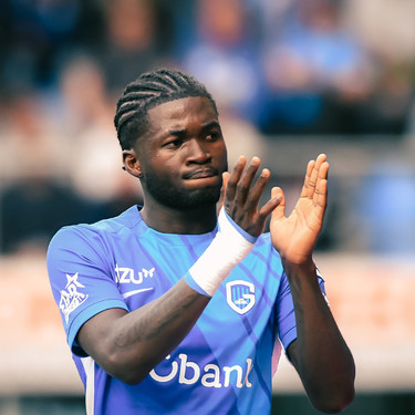 Genk's Christopher Bonsu Baah greets the public during a soccer match between KRC Genk and RSC Anderlecht, Sunday 25 May 2025 in Genk, on day 10 (out of 10) of the Champions' Play-offs of the 2024-2025 'Jupiler Pro League' first division of the Belgian championship. BELGA PHOTO JILL DELSAUX