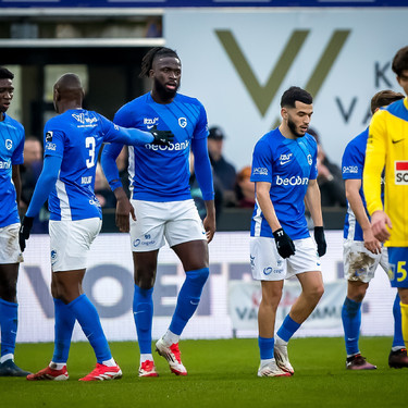 Genk's Tolu Toluwalase Arokodare celebrates with teammates after scoring during a soccer match between KVC Westerlo and KRC Genk, Saturday 25 January 2025 in Westerlo, on day 23 of the 2024-2025 season of the 'Jupiler Pro League' first division of the Belgian championship. BELGA PHOTO KRISTOF VAN ACCOM