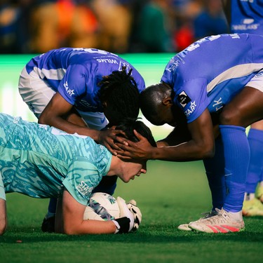 Genk's goalkeeper Mike Penders pictured during a soccer match between Royale Union Saint-Gilloise and KRC Genk, Saturday 03 May 2025 in Brussels, on day 7 (out of 10) of the Champions' Play-offs of the 2024-2025 'Jupiler Pro League' first division of the Belgian championship. BELGA PHOTO JOHN THYS