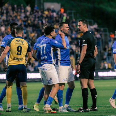 Genk's Patrik Hrosovsky talks to referee Bram Van Driessche at a soccer match between Royale Union Saint-Gilloise and KRC Genk, Saturday 03 May 2025 in Brussels, on day 7 (out of 10) of the Champions' Play-offs of the 2024-2025 'Jupiler Pro League' first division of the Belgian championship. BELGA PHOTO JOHN THYS