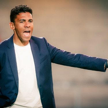 Francs Borains' head coach Igor de Camargo gestures during a soccer game between Royal Francs Borains and KAS Eupen, Saturday 13 September 2025 in Boussu, on day 5 of the 2025-2026 'Challenger Pro League' 1B second division of the Belgian championship. BELGA PHOTO VIRGINIE LEFOUR