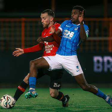 Rwdm's Pjotr Kestens and Jong Genk's Brad Manguelle fight for the ball during a soccer game between RWDM Brussels and Jong Genk, Saturday 01 November 2025 in Brussels, on day 12 of the 2025-2026 'Challenger Pro League' 1B second division of the Belgian championship. BELGA PHOTO VIRGINIE LEFOUR