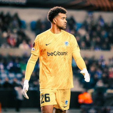 Belgien: Fussball Europa League 2025 - 2026, Achtelfinale - KRC Genk vs SC Freiburg - Cegeka Arena (Genk): Tobias Lawal