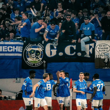 19 March 2026, Baden-Württemberg, Freiburg im Breisgau: Soccer, Men: Europa League, SC Freiburg - KRC Genk, knockout round, round of 16, second leg, Europa-Park Stadium. Genk's players celebrate the 2:1 goal. Photo: Silas Stein/dpa