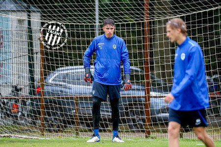 KRC Genk signs Matthias Pieklak